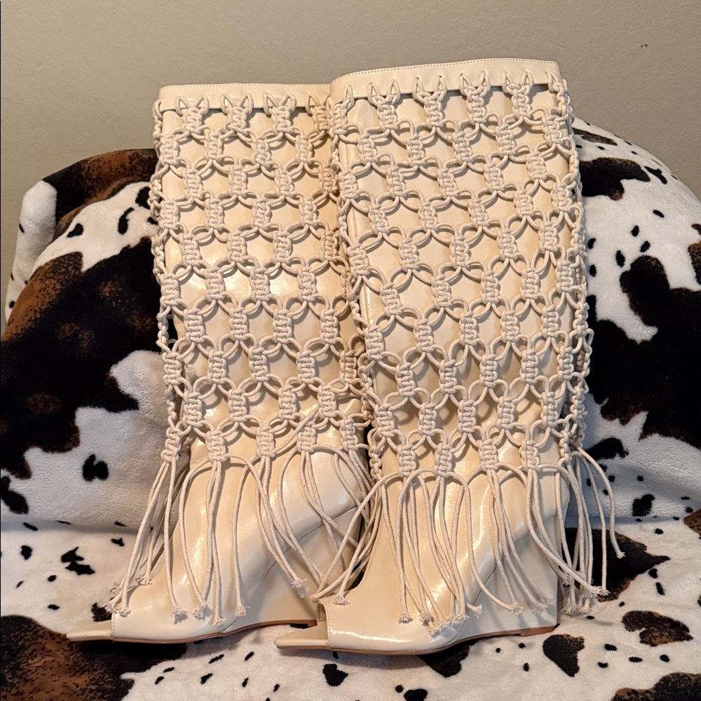 Elegant Cream Women's Shoes with Fringe Detailing. NWOT